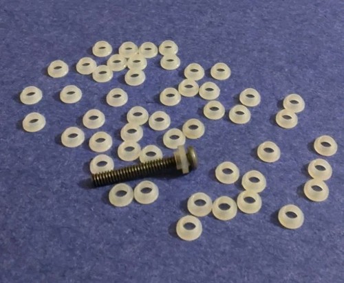 Insulator bushing for 220 - bushing, to-220
